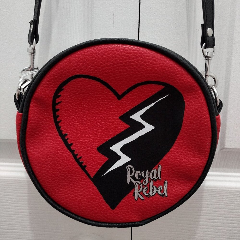 Disney Descendants Royal Rebel Heart Circle Crossbody Bag Rise of Red NWOT